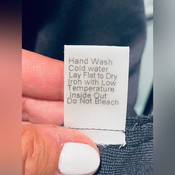 Ming Wang Gray and Gray knee length elegant medium dress 22” pit & 37” length - Picture 9 of 9